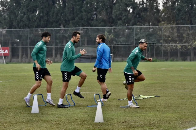 Sakaryaspor ile Serikspor'un Karşılaşması Öncesinde Heyecan Dorukta