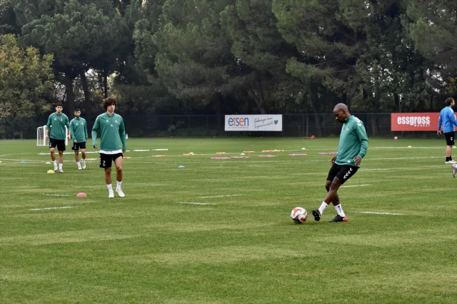 Sakaryaspor ile Serikspor'un Karşılaşması Öncesinde Heyecan Dorukta