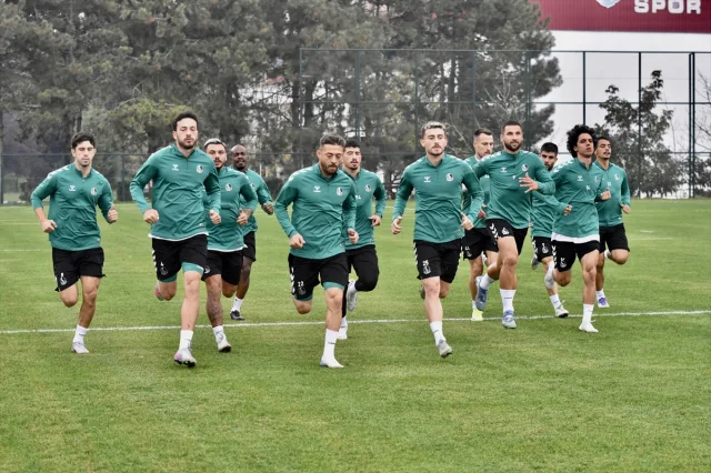 Sakaryaspor ile Serikspor'un Karşılaşması Öncesinde Heyecan Dorukta