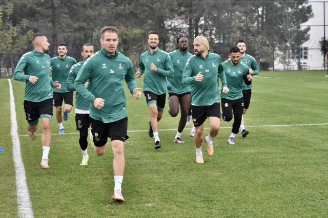 Sakaryaspor ile Serikspor'un Karşılaşması Öncesinde Heyecan Dorukta