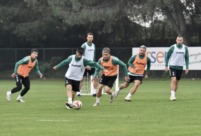Sakaryaspor ile Serikspor'un Karşılaşması Öncesinde Heyecan Dorukta