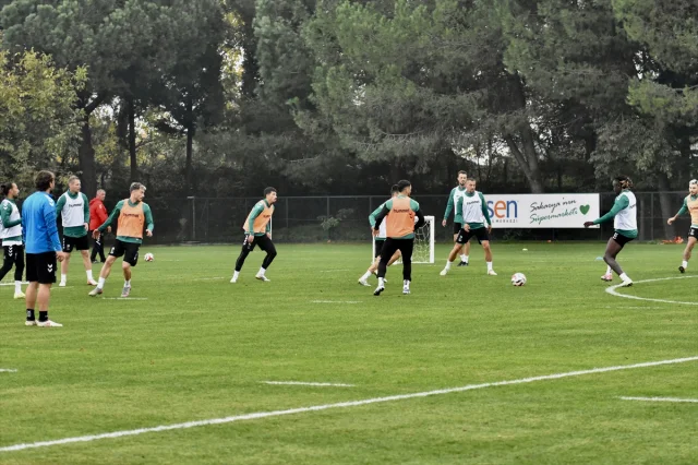 Sakaryaspor ile Serikspor'un Karşılaşması Öncesinde Heyecan Dorukta