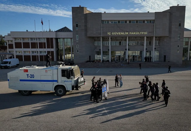 AA'nın Savaş Muhabirliği Eğitiminde Gazeteciler Gerçek Saha Koşullarına Hazırlanıyor