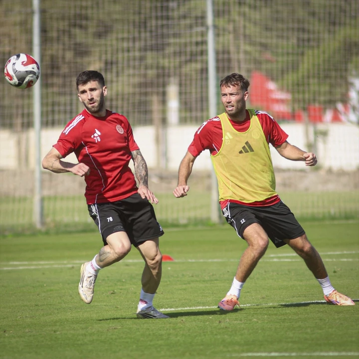 Antalyaspor Beşiktaş Maçı Öncesi Röportajlarla Dikkat Çekiyor