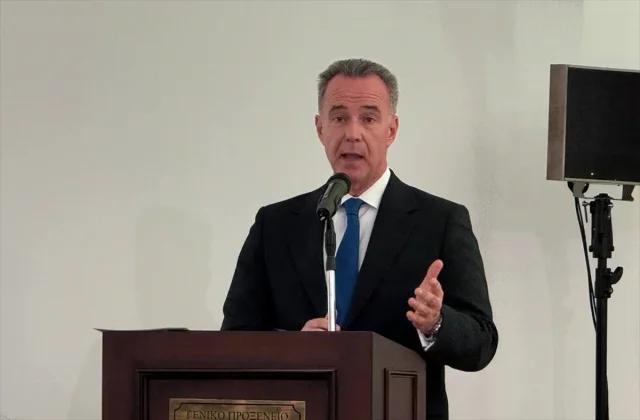 Mikis Theodorakis'in 100. doğum yılı İstanbul'da unutulmaz a...