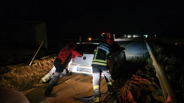 Çorum'da Tır Devrildi Sürücü Hayata Tırnaklarıyla Tutundu