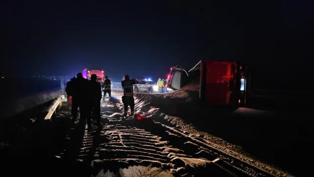 Çorum'da Tır Devrildi Sürücü Hayata Tırnaklarıyla Tutundu