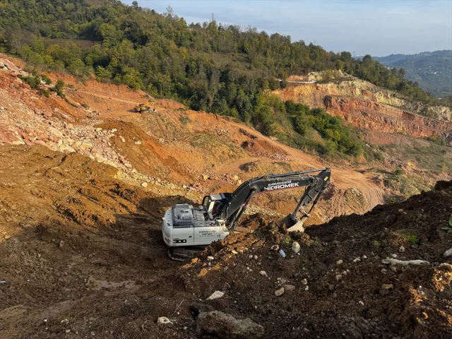Ordu'daki taş ocağında arama kurtarma çalışmaları zamana karşı yarışıyor