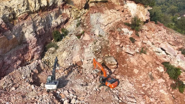 Ordu'daki taş ocağında arama kurtarma çalışmaları zamana karşı yarışıyor
