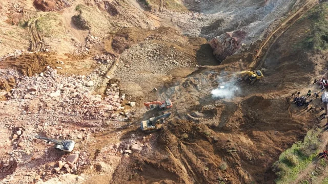 Ordu'daki taş ocağında arama kurtarma çalışmaları zamana karşı yarışıyor