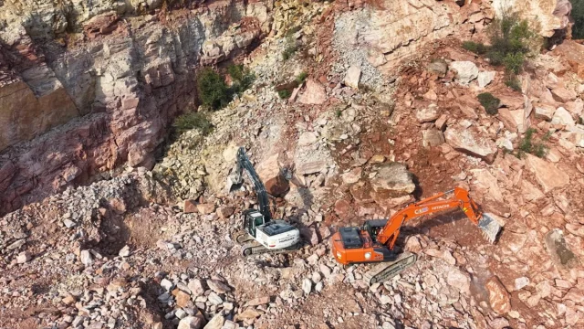 Ordu'daki taş ocağında arama kurtarma çalışmaları zamana karşı yarışıyor