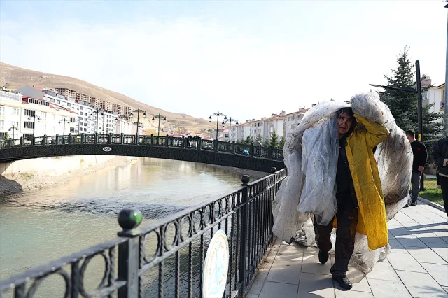 Mehmet Kavukcu'dan Çoruh Nehri'nde Etkileyici Arınma Perform...