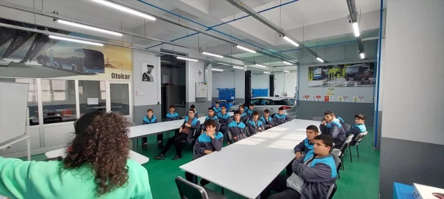 Otokar'ın Eğitici Projesi Elektrikli Araç Sektörüne Yeni Yet...