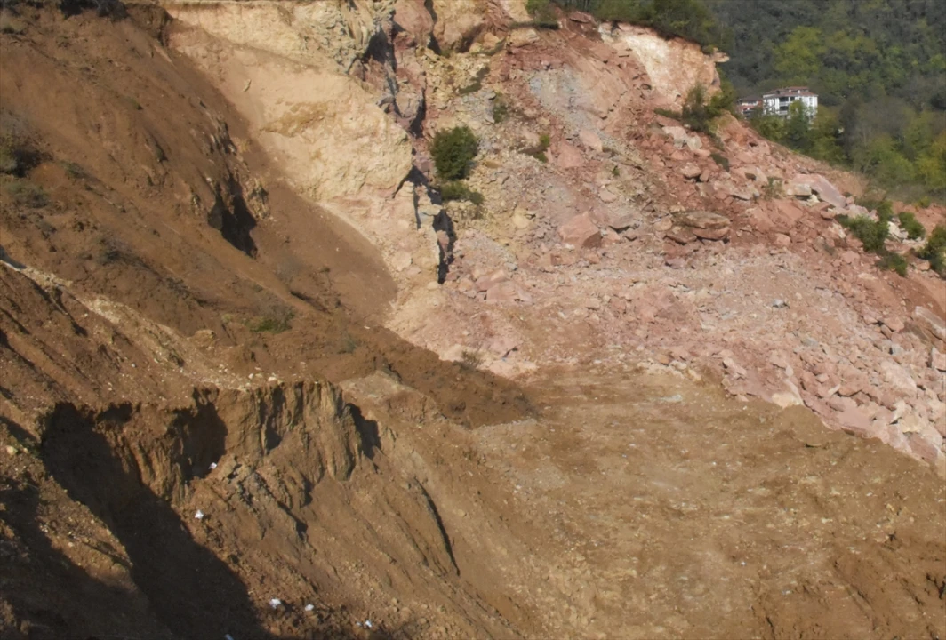 Ordu'da taş ocağı şantiyesinde korkutan göçük riski