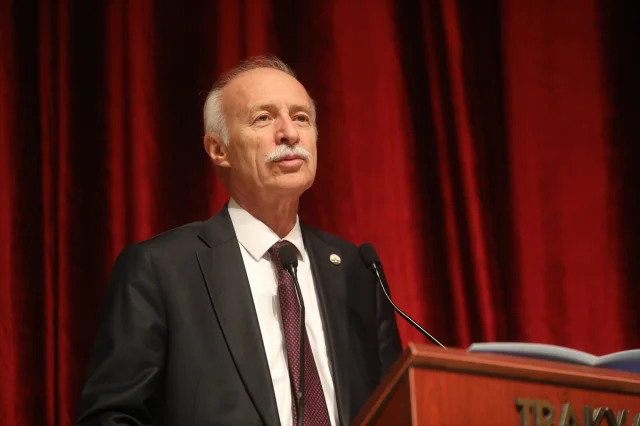 Edirne'de edebiyat dünyasında bir yıldız Halide Nusret Zorlutuna anıldı