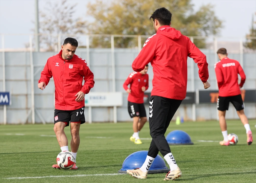 Sivasspor'da Kritik Manisa FK Maçı Öncesi Hazırlıklar Sürüyor