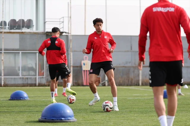 Sivasspor'da Kritik Manisa FK Maçı Öncesi Hazırlıklar Sürüyor