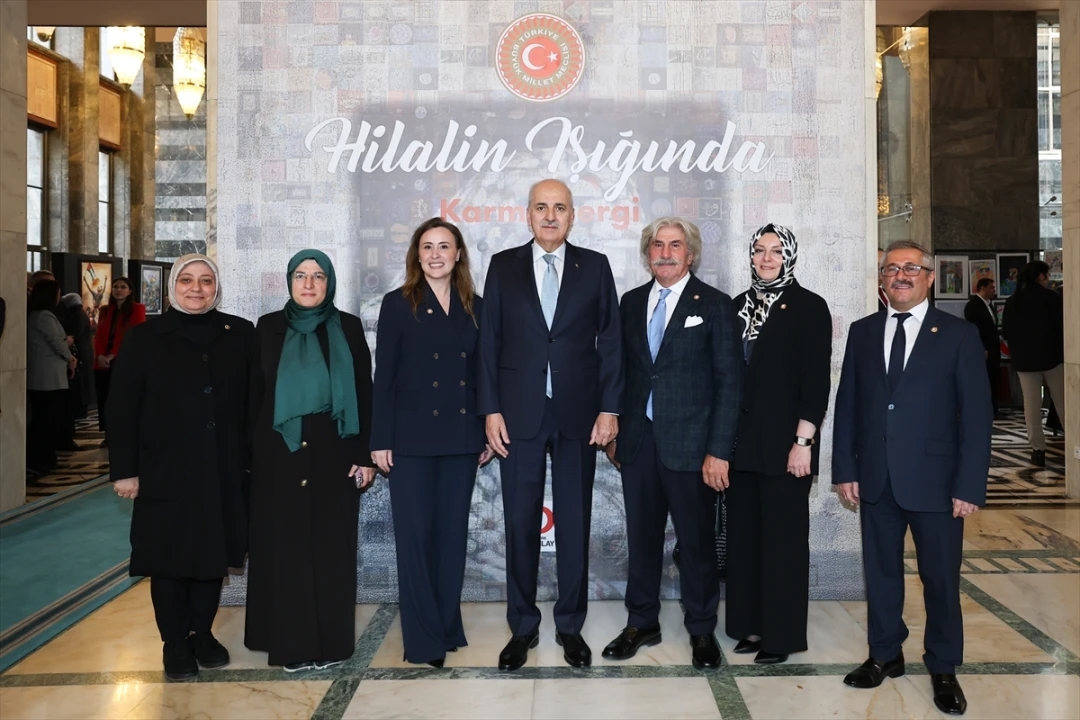 Numan Kurtulmuş'un Gezdiği Sergi: Hilalin Işığında Sanatla Anlam Buluyor