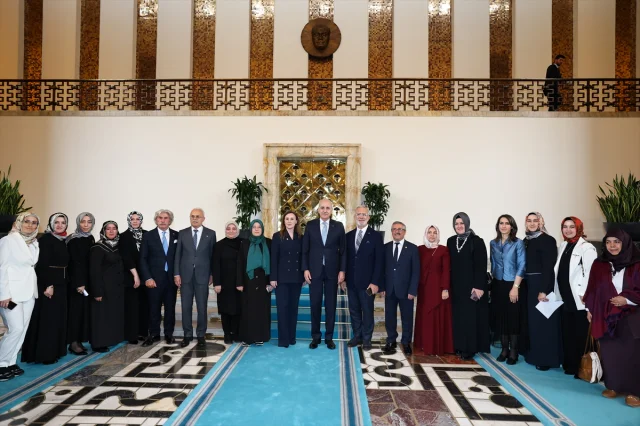 Numan Kurtulmuş'un Gezdiği Sergi: Hilalin Işığında Sanatla Anlam Buluyor