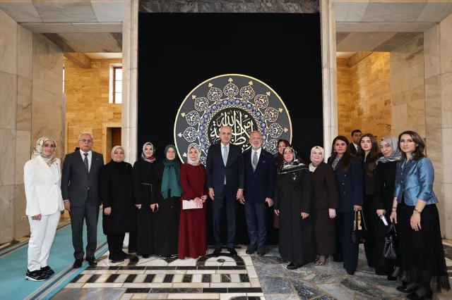 Numan Kurtulmuş'un Gezdiği Sergi: Hilalin Işığında Sanatla Anlam Buluyor