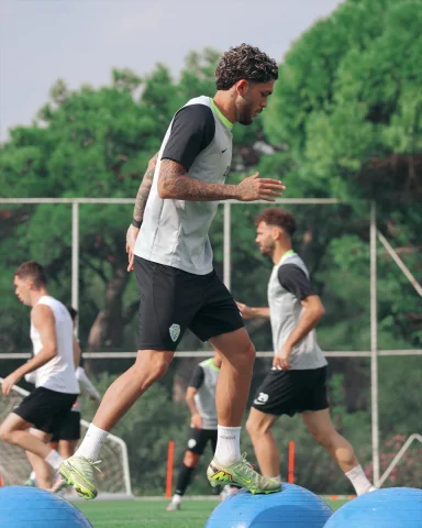 Serikspor'un Sakaryaspor Deplasmanına Hazırlıkları Sürüyor