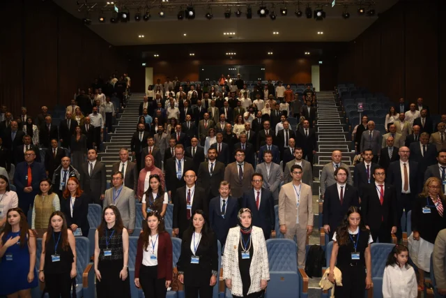 Kıbrıs'ta Birlik Dalgası: 5. Manas Forumu Başladı