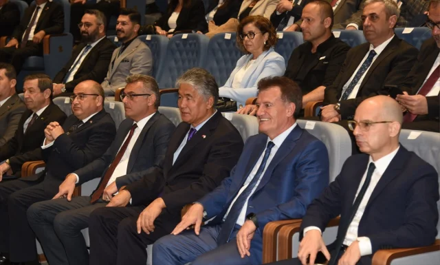 Kıbrıs'ta Birlik Dalgası: 5. Manas Forumu Başladı