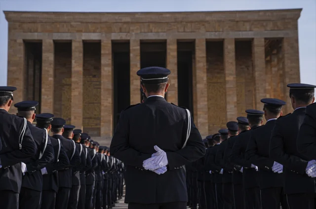 Emniyet Genel Müdürü Demirtaş ile Duygusal Anıtkabir Töreni