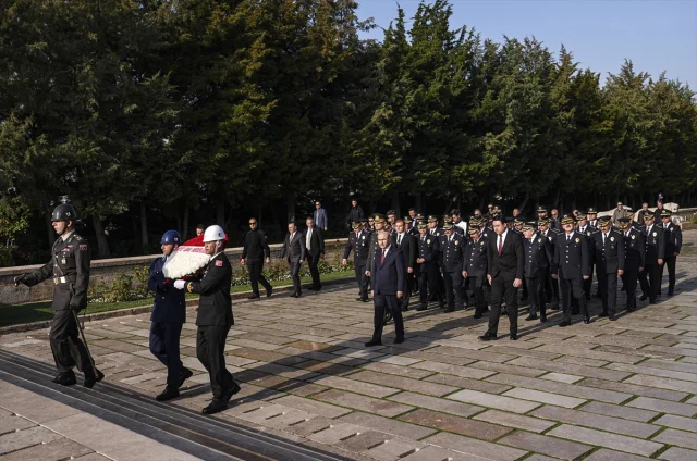 Emniyet Genel Müdürü Demirtaş ile Duygusal Anıtkabir Töreni