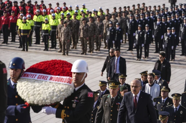Emniyet Genel Müdürü Demirtaş ile Duygusal Anıtkabir Töreni