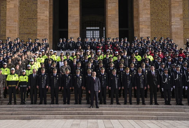 Emniyet Genel Müdürü Demirtaş ile Duygusal Anıtkabir Töreni