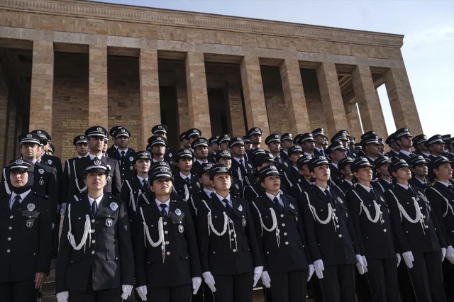 Emniyet Genel Müdürü Demirtaş ile Duygusal Anıtkabir Töreni