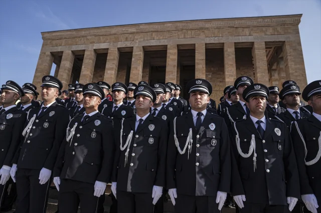 Emniyet Genel Müdürü Demirtaş ile Duygusal Anıtkabir Töreni