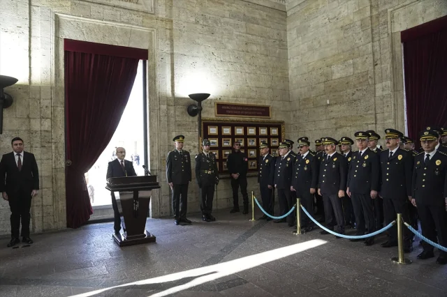 Emniyet Genel Müdürü Demirtaş ile Duygusal Anıtkabir Töreni