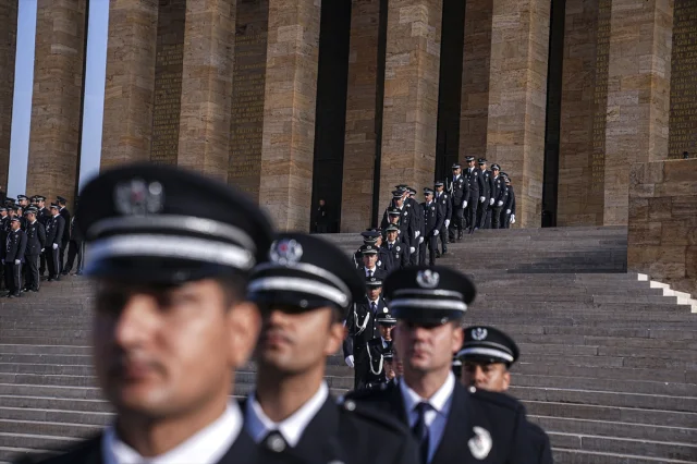 Emniyet Genel Müdürü Demirtaş ile Duygusal Anıtkabir Töreni