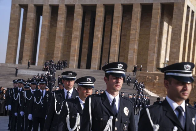 Emniyet Genel Müdürü Demirtaş ile Duygusal Anıtkabir Töreni