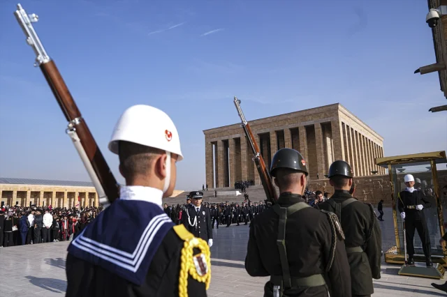 Emniyet Genel Müdürü Demirtaş ile Duygusal Anıtkabir Töreni