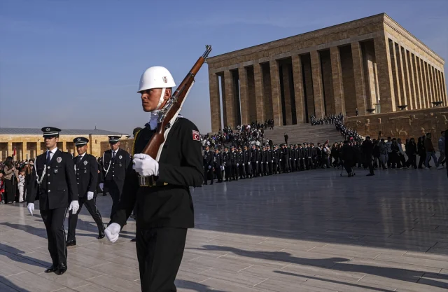 Emniyet Genel Müdürü Demirtaş ile Duygusal Anıtkabir Töreni