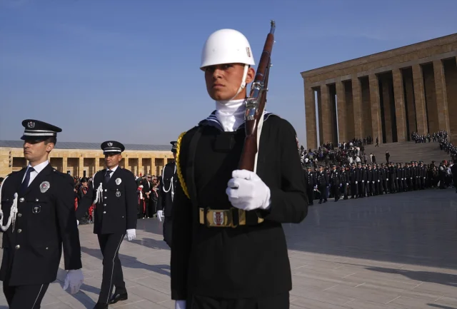 Emniyet Genel Müdürü Demirtaş ile Duygusal Anıtkabir Töreni