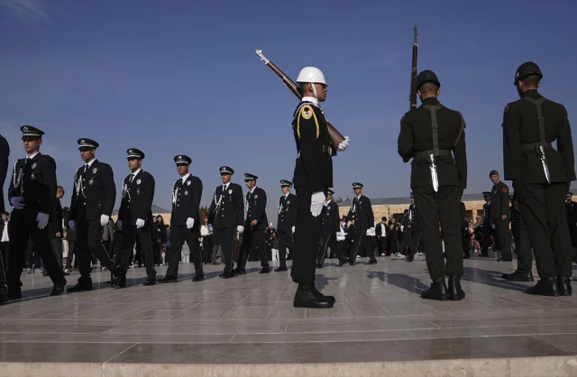 Emniyet Genel Müdürü Demirtaş ile Duygusal Anıtkabir Töreni