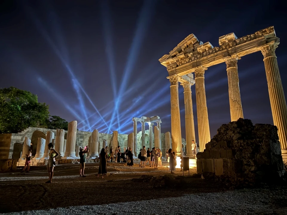 Antalya Ekimde Tarihi Rekorla Turizmde Altın Çağını Yaşıyor