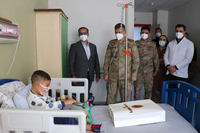 Sevgi ve Umutla Gelen Moral: Jandarmadan Lösemi Hastası Çocuklara Özel Ziyaret