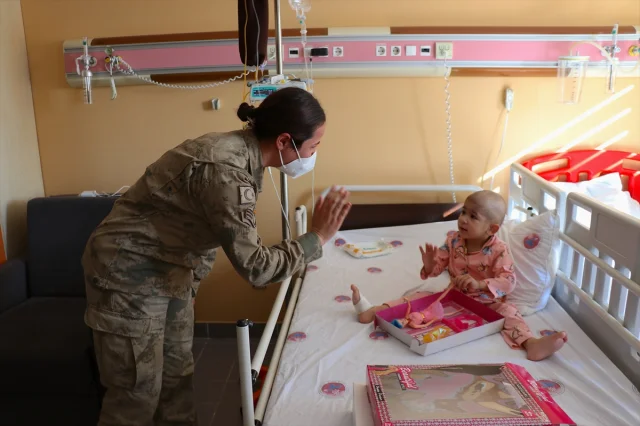 Sevgi ve Umutla Gelen Moral: Jandarmadan Lösemi Hastası Çocuklara Özel Ziyaret