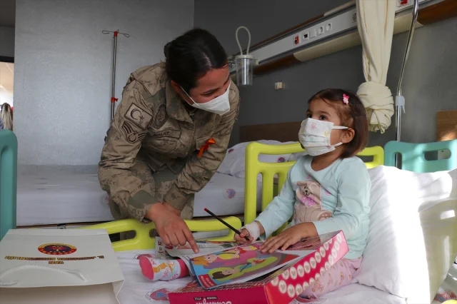 Sevgi ve Umutla Gelen Moral: Jandarmadan Lösemi Hastası Çocuklara Özel Ziyaret