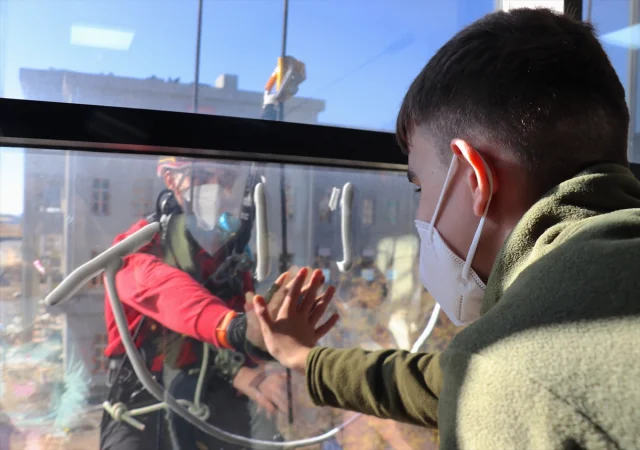 Sevgi ve Umutla Gelen Moral: Jandarmadan Lösemi Hastası Çocuklara Özel Ziyaret