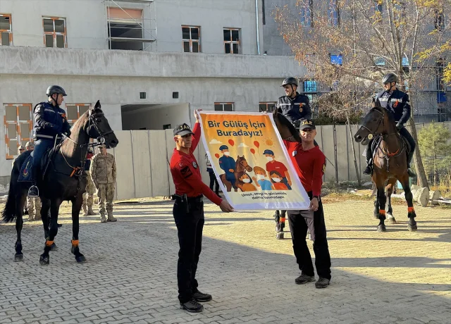 Sevgi ve Umutla Gelen Moral: Jandarmadan Lösemi Hastası Çocuklara Özel Ziyaret