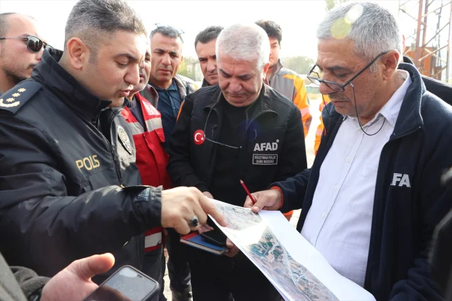 Elazığ'da Kayıp Otizmli Çocuk İçin Ümitsiz Arayış Devam Ediy...