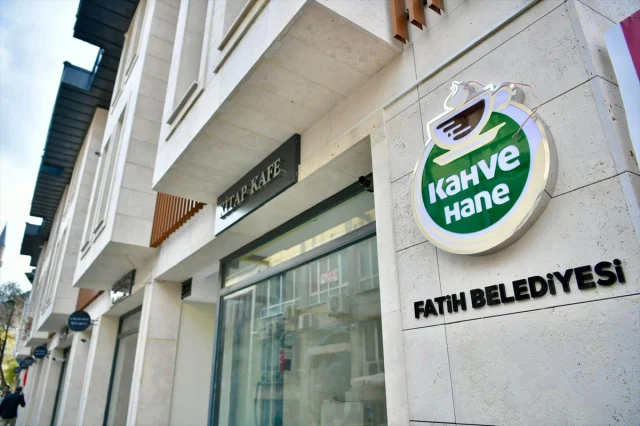 Cağaloğlu Kitapçılar Sokağı Yeniden Hayatı Renklendiriyor