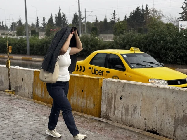 Antalya'yı Sarsan Şiddetli Sağanak ve Rüzgar Alarmı