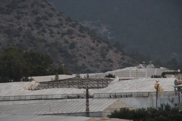 Mersin'de Seraları Vuran Hortum: Tahribatın Boyutları Şaşırtıyor